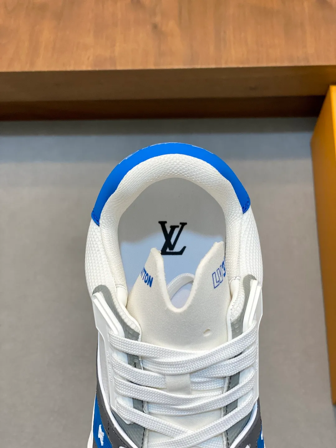 Men's shoes 💰900 Loui* Vuitto* - Louis ** donkey house New color matching men's trainer sneakers, this LV Trainer sneaker is made of calfskin and breathable mesh, showing pure colors, the #54 logo on the back traces the brand's birth in 1854, the designer's handwritten brand logo embellishes one side, designed by Virgil Abloh himself, a very commemorative sneaker, the new lv Louis Vuitton loui* vuitto* trainer sneaker low casual sports culture versatile basketball sneakers Size: 39-44 (customized at 38.45)